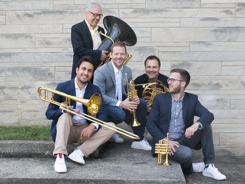 Chuck Daellenbach (Tuba), Fábio Brum und Caleb Hudson (Trompete), Achilles Liarmakopoulos (Posaune) und Jeff Nelsen (Horn)